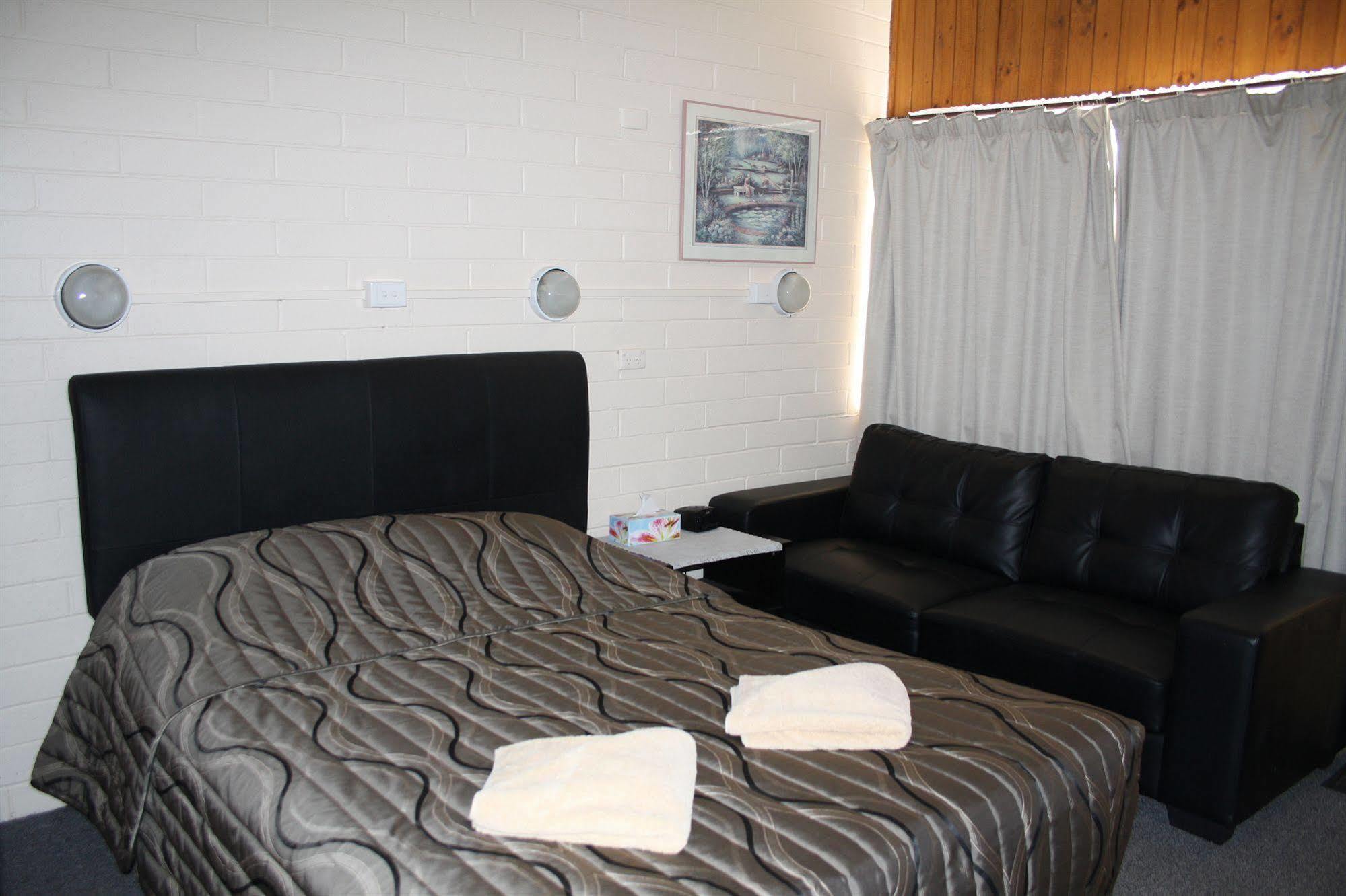 Nhill Oasis Motel מראה חיצוני תמונה